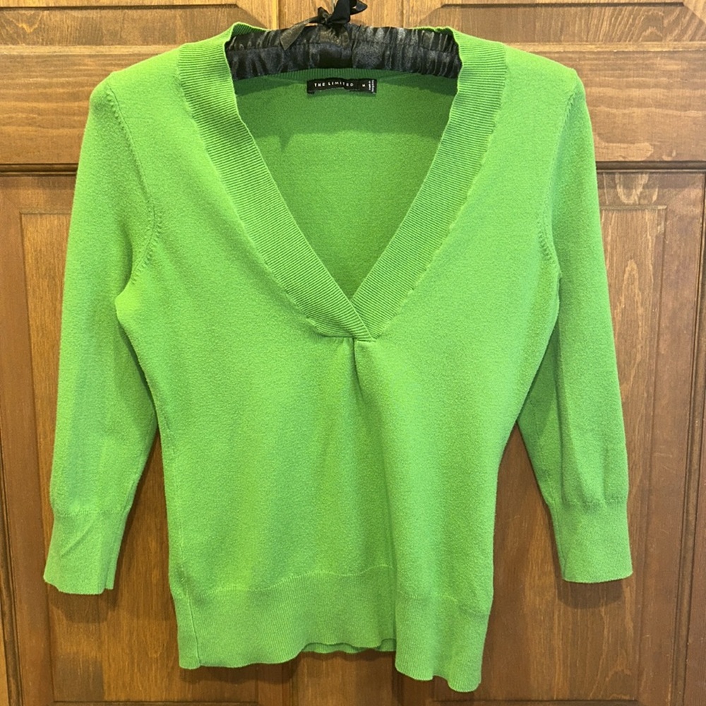 Limited v-neck green stretchy Sweater Medium M